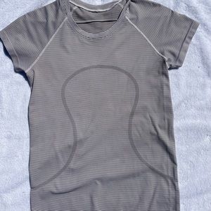 Lululemon size 8 swiftly tech